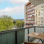 Peaceful With Free Parking Apartment Warna