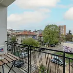 Peaceful With Free Parking Apartment Warna