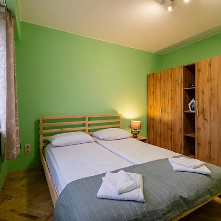 Peaceful With Free Parking * Warna